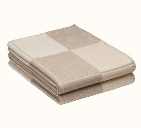 Luxury H Blanket & Pillows Set