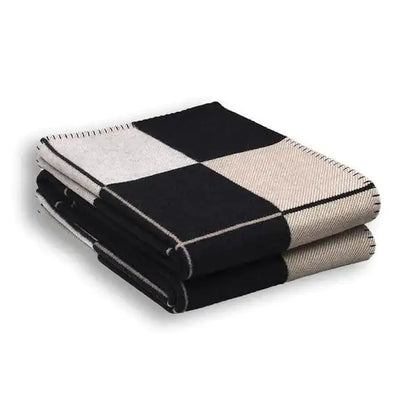 Luxury H Blanket & Pillows Set