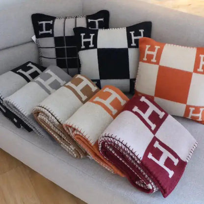 Luxury H Blanket & Pillows Set